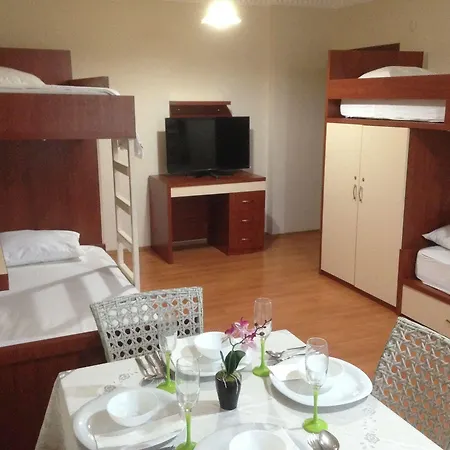 Nazli Aparts Apartmán *